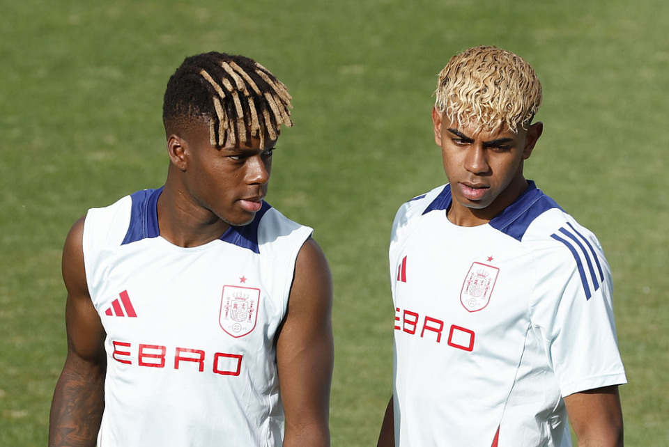 曼联旧将：把梅罗相互比较很可悲，不如享受他们的精彩表现（曼联旧将：别再比较梅罗，享受他们的精彩更重要）