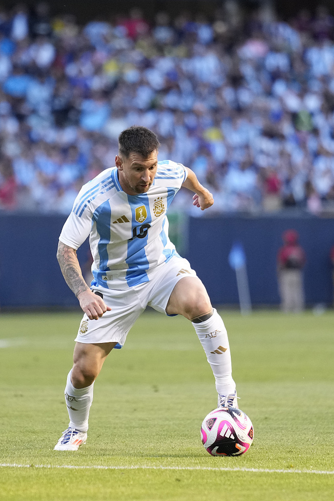 什琴斯尼缺阵，特尔施特根回归！巴萨对阵奥萨苏纳前的门将危机与希望（特尔施特根复出、什琴斯尼缺席：巴萨战奥萨苏纳前的门将危机与曙光）