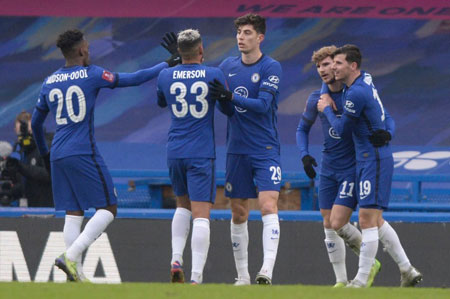 27天8场！阿森纳迎12月魔鬼赛程 捍卫英超欧冠双榜首（27天8战！阿森纳闯关魔鬼12月 力保英超+欧冠双榜首）