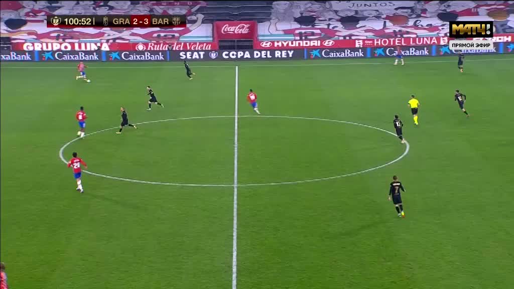 切尔西球迷在看台高唱：拉明-亚马尔，你就是一坨＊（切尔西球迷看台高唱不雅口号，嘲讽拉明-亚马尔）