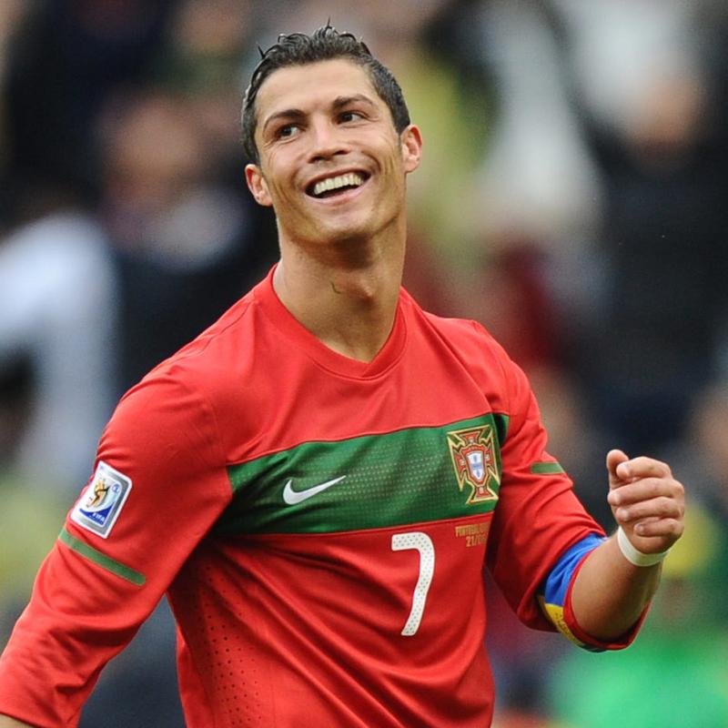 邮报：梅努希望冬窗离开曼联，有12家俱乐部对他感兴趣（邮报：梅努意欲今冬离开曼联，12家球队有意引进）