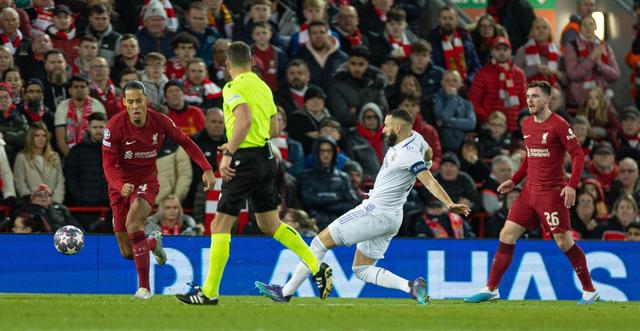 蓝黑门柱再塑？国米考量门将未来布局，解析维卡里奥方案（国米谋划门将线新布局：维卡里奥方案全解析）