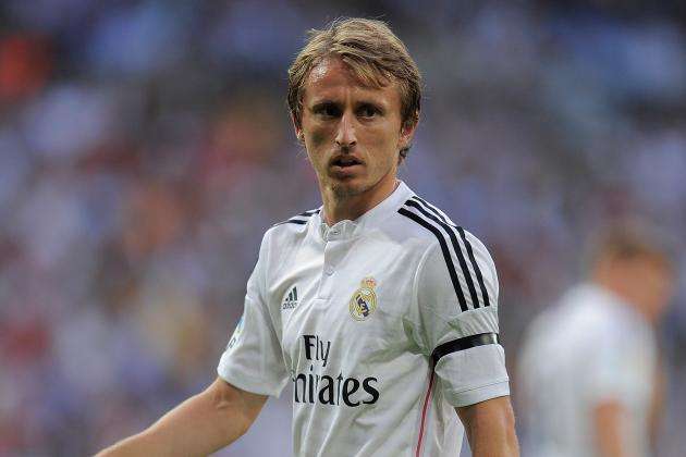 西甲：巴萨客场3-1战胜赫罗纳（西甲客场告捷：巴萨3-1力克赫罗纳）