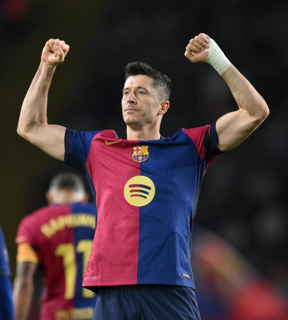 基本锁定世界杯席位，哈兰德和挪威队友赛后在更衣室激情庆祝（世界杯门票基本到手，哈兰德与挪威队友赛后在更衣室狂欢）