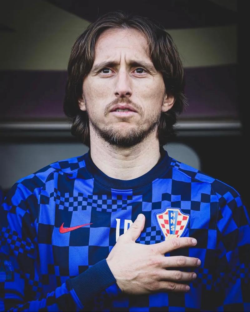 半个世纪的忠诚，皇社向连续50年未间断支持的会员颁发金钻章（金钻致敬半世纪忠诚：皇社表彰连续50年支持的会员）