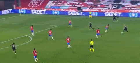 比肩乔丹！亚历山大连续三年场均砍下30分+命中率超过50%（乔丹级表现！亚历山大已连三季场均30+且命中率超50%）